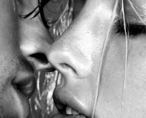 how to get a girl to kiss you