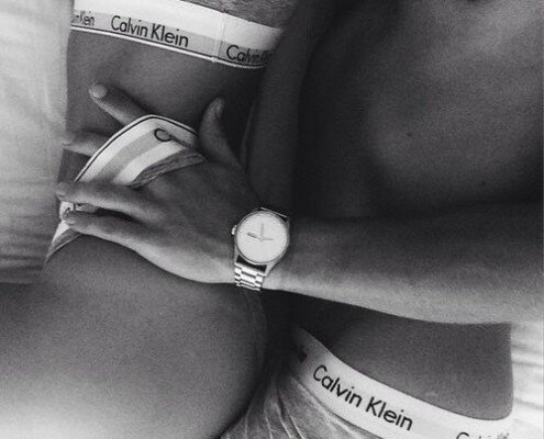 play with her thighs