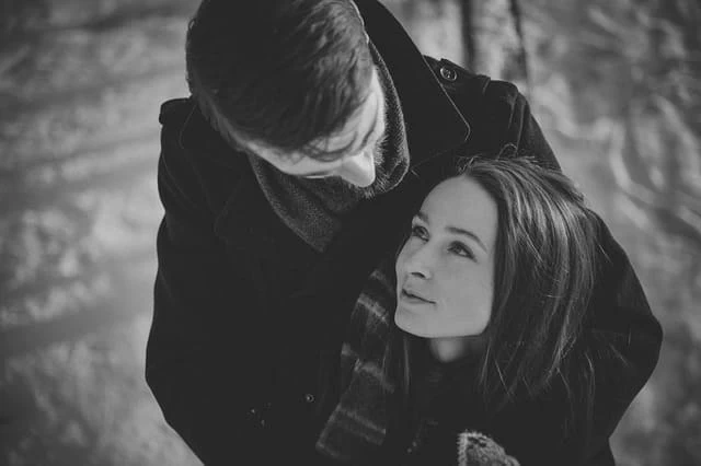 how-to-fix-a-broken-marriage-caring-couple How to fix a broken marriage - lovefindsitsway - How to save your marriage