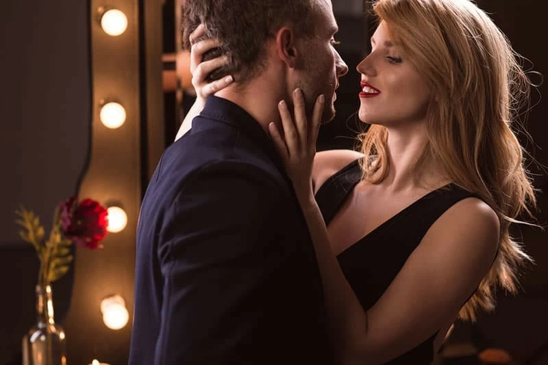 seduce a man through text seduce-a-man-through-text